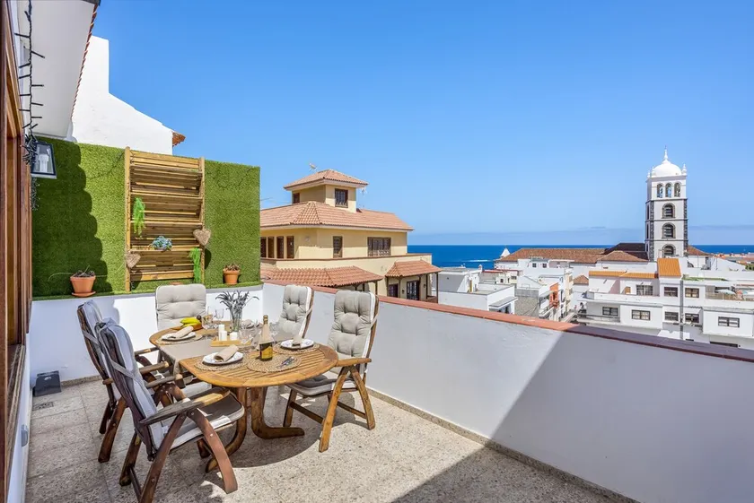 Central Penthouse w/big terrace & ocean/city view - Image 1