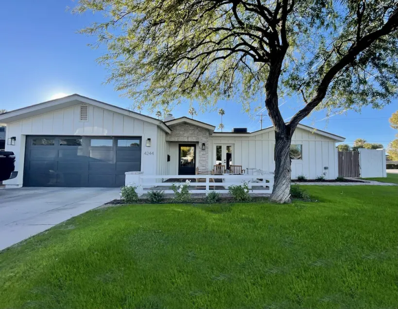 Centrally located 3 bedroom house with private pool - Image 1