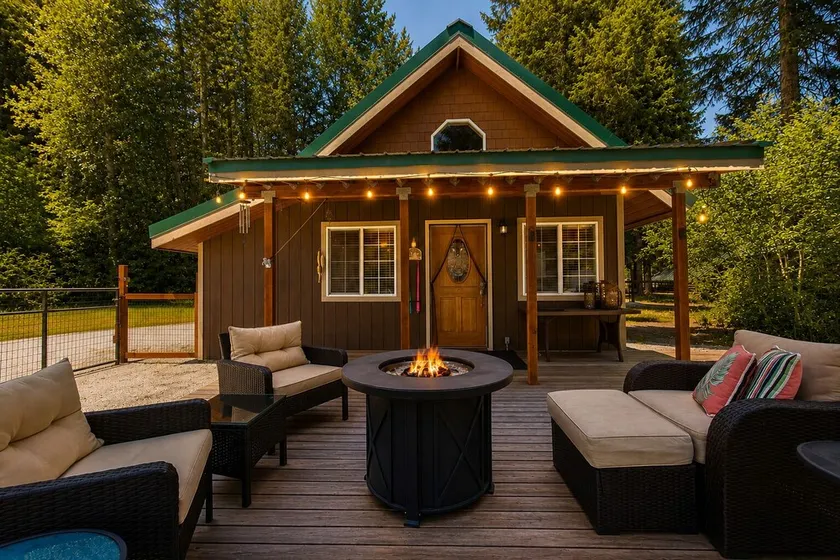West Haus Escape 3 Bedroom Home by NW Comfy Cabins by RedAwning - Image 1