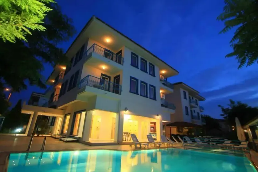 Marigold Otel - Image 1