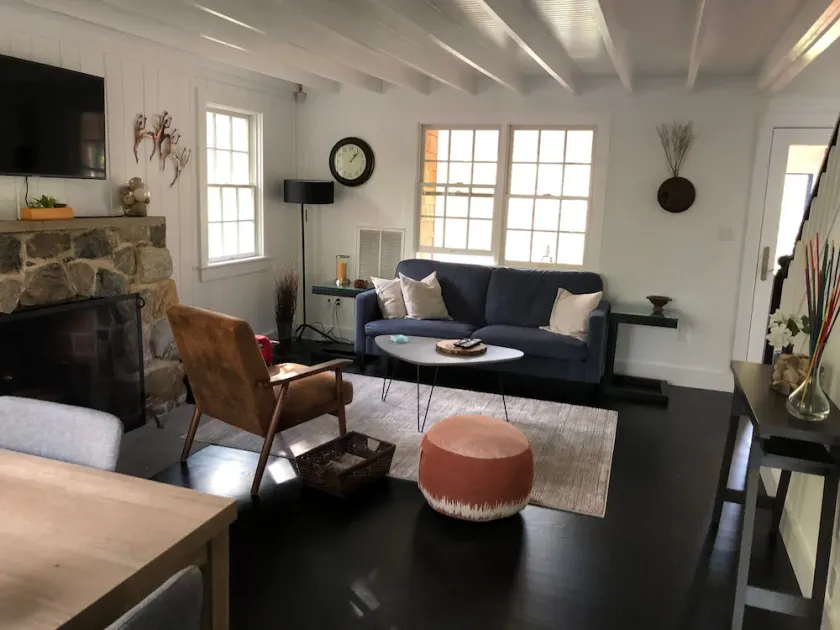 Newly Renovated 3 Bedroom Cottage by Best Bay Beach - Image 1