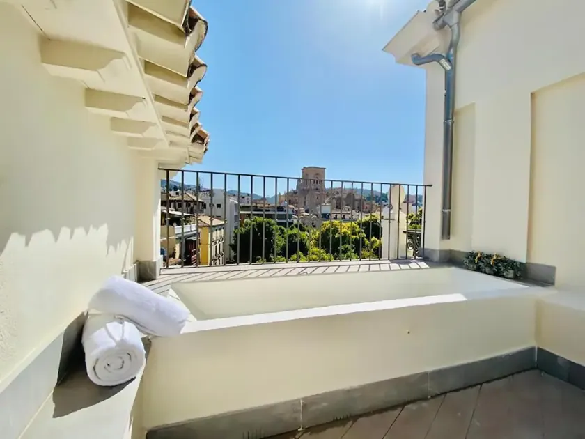 Diamond Suite Luxury Penthouse - Image 1