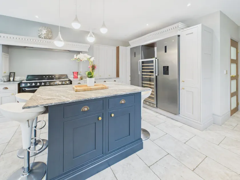 Green Hat Stays - Chepstow - Harvax House - Image 1