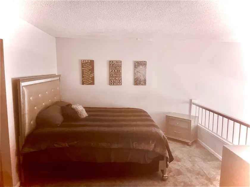 loft style unit... perfect for a relaxing getaway,15 min from shopping and more! - Image 1