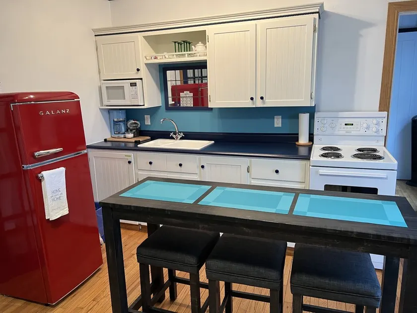 Mahone Bay NS - Town Center 2 Bedroom Apt. - Close to Oak Island - Image 1