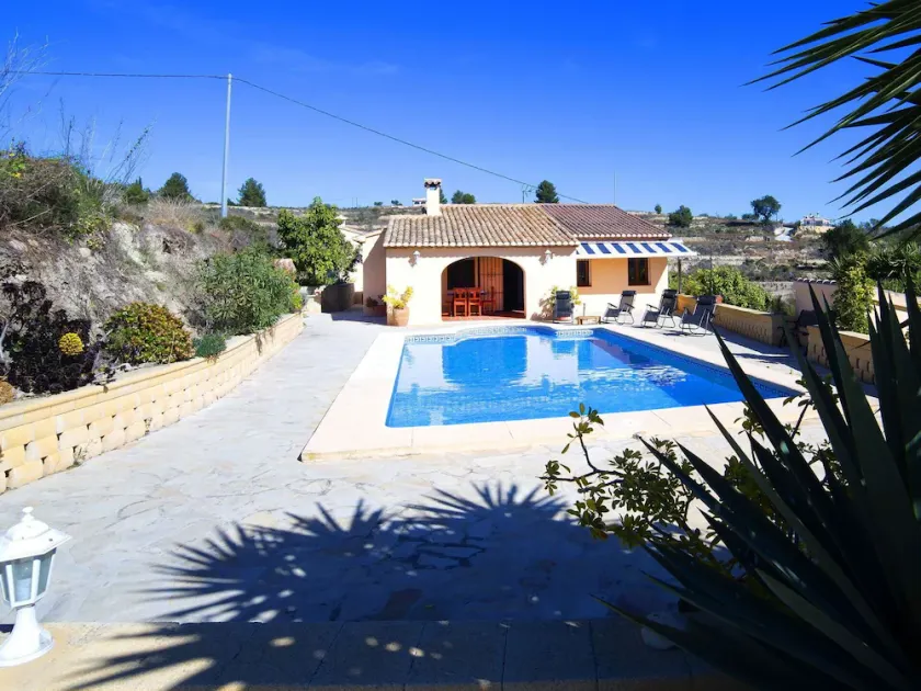 Skøn privat feriebolig med WIFI, privat pool, klimaanlæg, TV, terrasse og panorama udsigt - Image 1