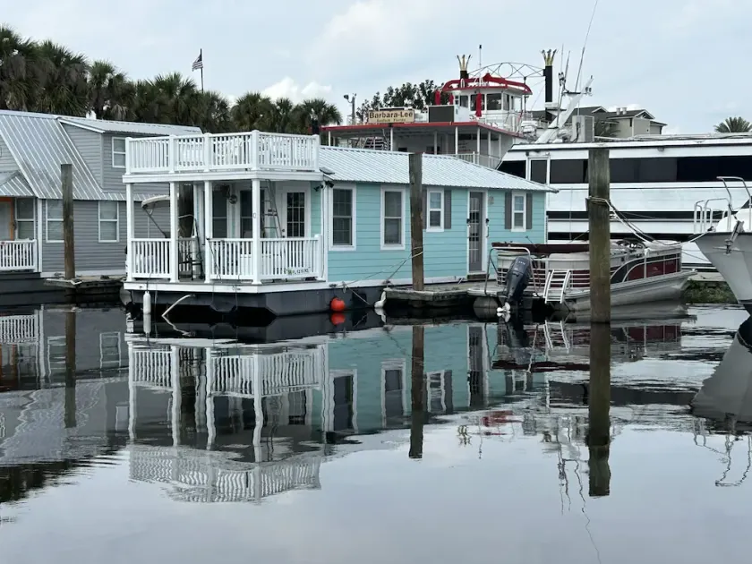 Downtown Floating Bungalow Historic Sanford Lake Monroe Marina - Image 1