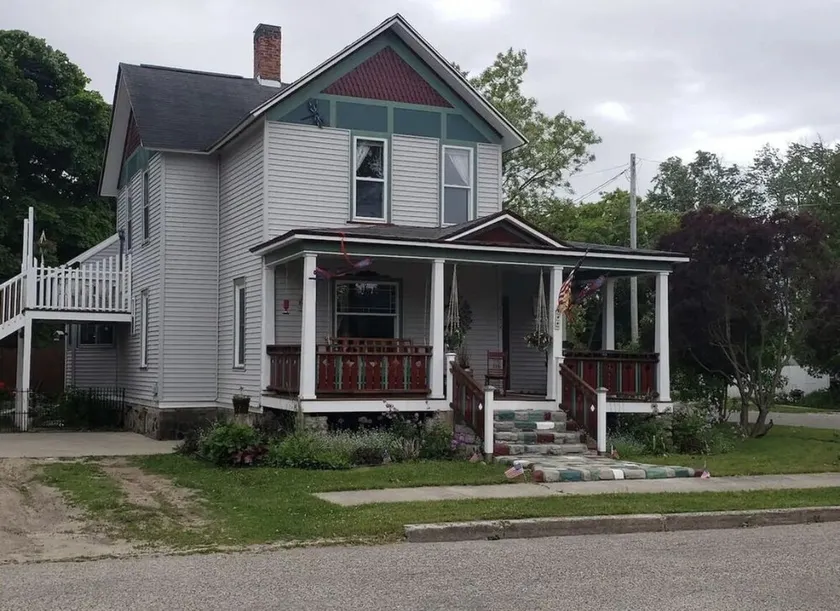 Beautiful Victorian in Downtown Cheboygan - Image 1