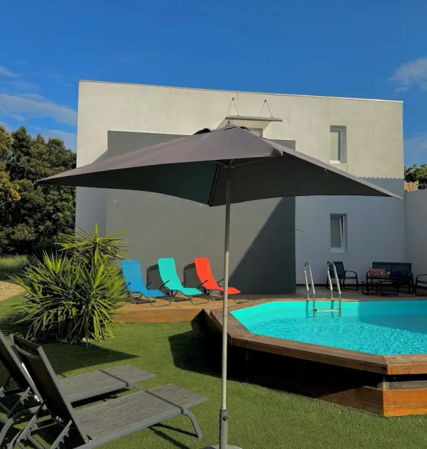 Charming, fully equipped ground-floor apartment in a villa, within walking distance of the beach, in a peaceful natural setting - Image 1