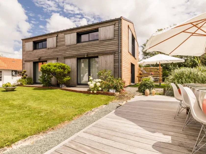 Charming Renovated Barn with Pool and WiFi - Image 1