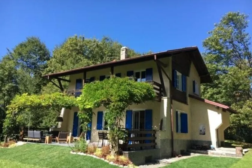 Bright and welcoming two-level villa with large garden, just 5km from Bellagio and 2.5km from the pretty village of Civenna! The villa is located halfway between the picturesque Bellagio (a stunning town on the Como Lake) and Mount S.Primo, which offers  - Image 1