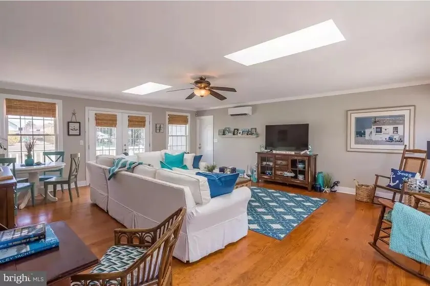 Spacious Home Close to the Beach and Bay - 5 bedroom w/Separate In-Law Suite! - Image 1