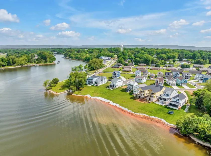 Lakehouse 4BR4BA FreeKayaks 2Kitchen DoubleDeck SwimPool BoatRamp FamilyVacation - Image 1