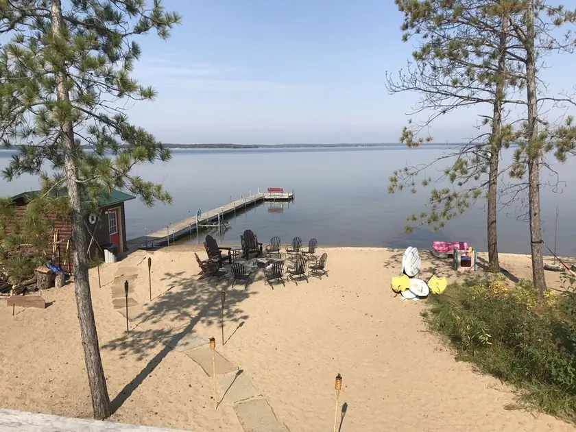 *HIGH DEMAND* Sugar Sand Beach & Cozy Cabin That Sleeps 10 on Pelican Lake! - Image 1