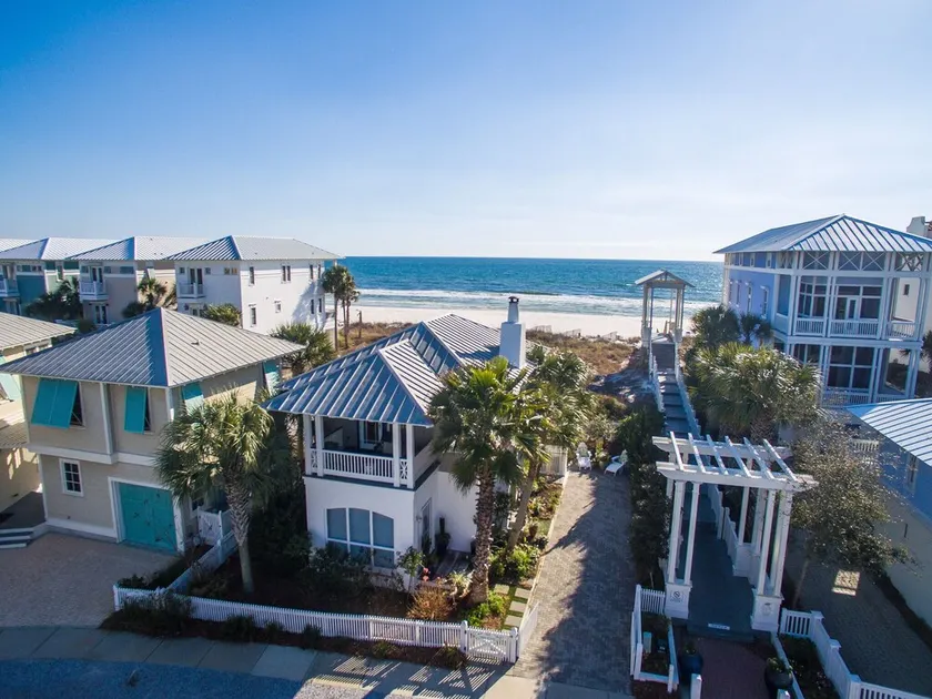 Luxury Gulf Front Cottage In Private Gated Community -truly A Gem - Image 1
