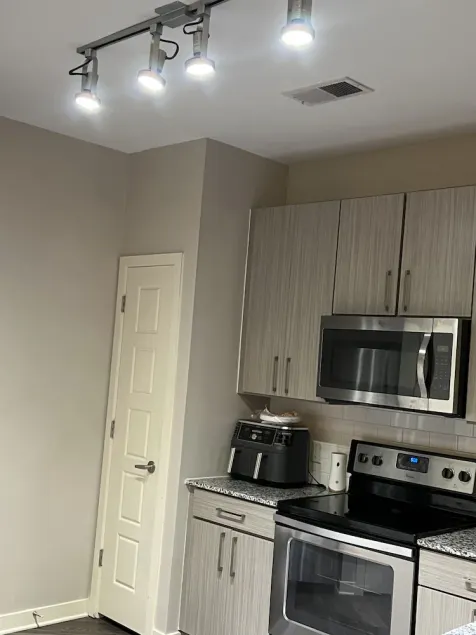 Cozy 1 Bedroom apartment - Image 1