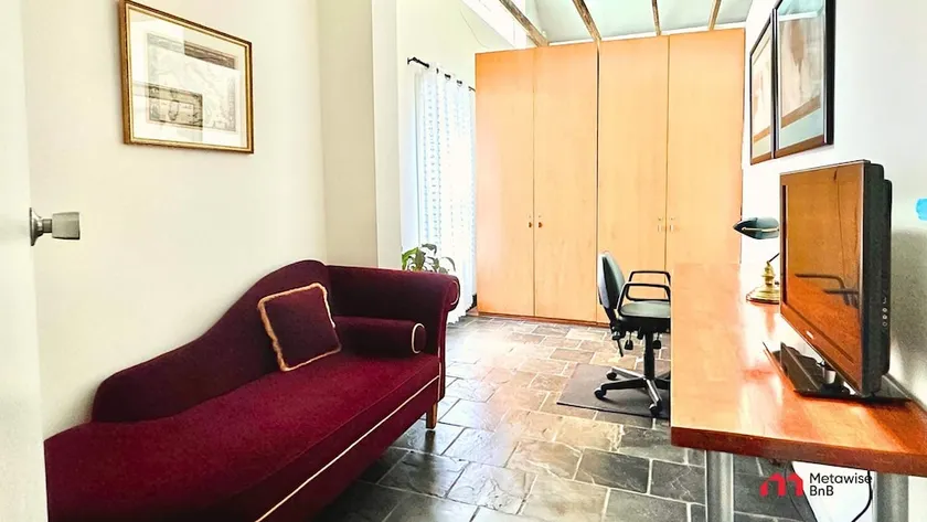 MetaWiseBnB 2BR Industrial Charm in Petersham - Image 1
