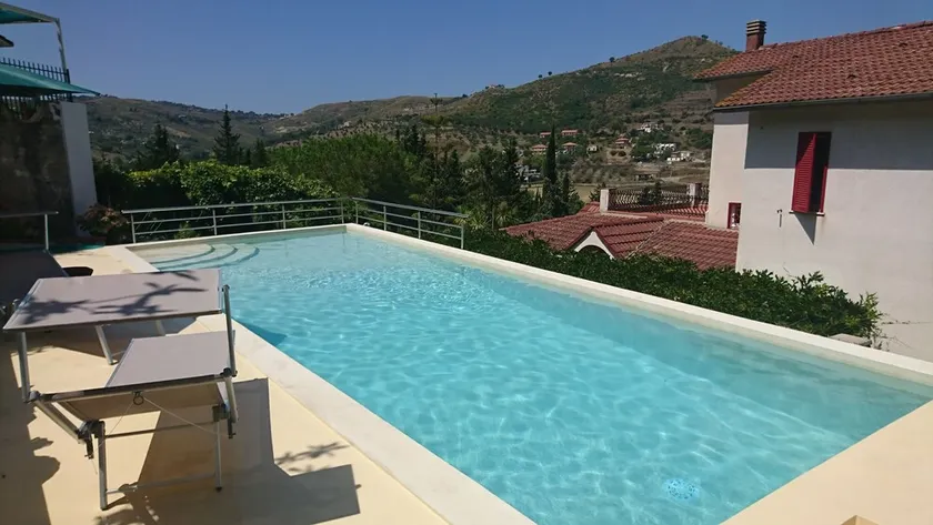 Atemberaubende 2-stöckige Villa mit Pool und Tennisplatz - Image 1