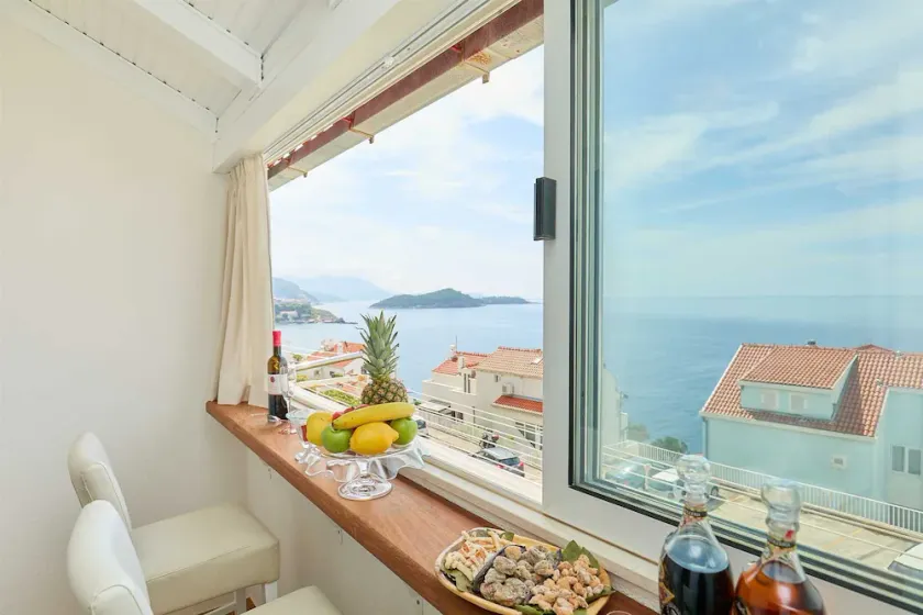 BAHARI APARTMENT - Image 1