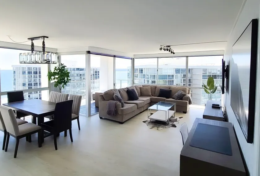 Luxury Beach-Front High-Rise Apartment - Image 1