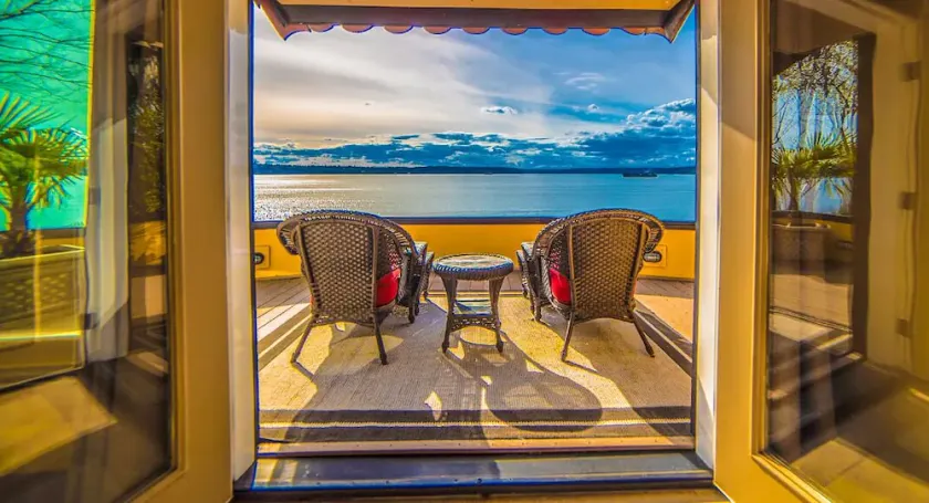 Waterview Sunsets! Wildlife Viewings-Dble Chefs Kitchen-Dble Decks-Beach Access - Image 1