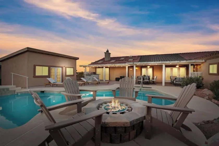 Renovated 3275sqft 5BR/3BA Strip View, Pool, more! - Image 1