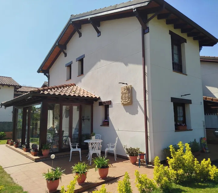 Villa mit großem Garten neben dem Park Cabárceno - Image 1