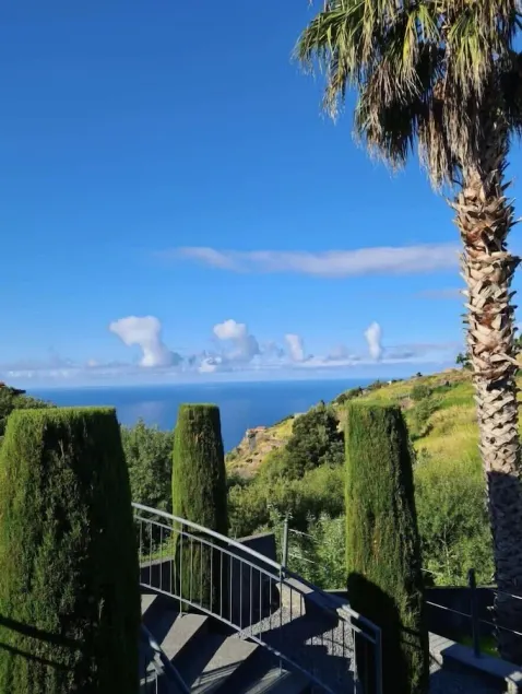 Beautiful large property with private heated pool - Image 1