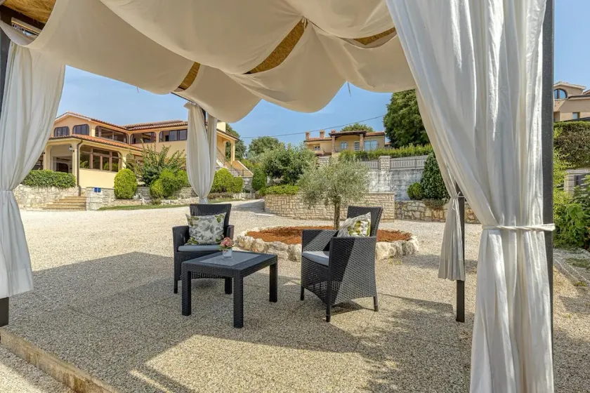 Cottage Nilda with Terrace - Image 1