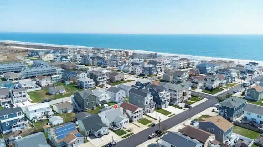 Newly Renovated Condo 2 Bd/1Bth - 1.5 Blocks to Beach - Image 1