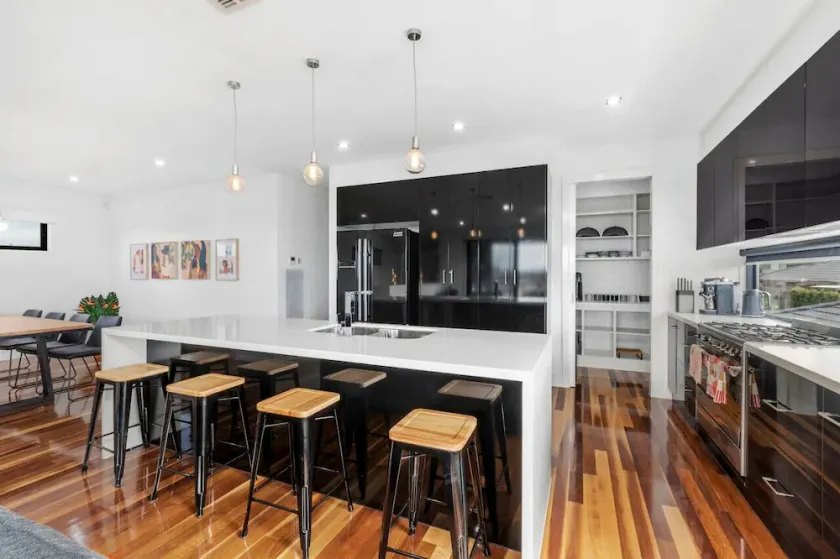 Bayview Luxe- Sleeping 14, Pet Friendly, Views- 4 bedroom, lounge with sofa beds - Image 1