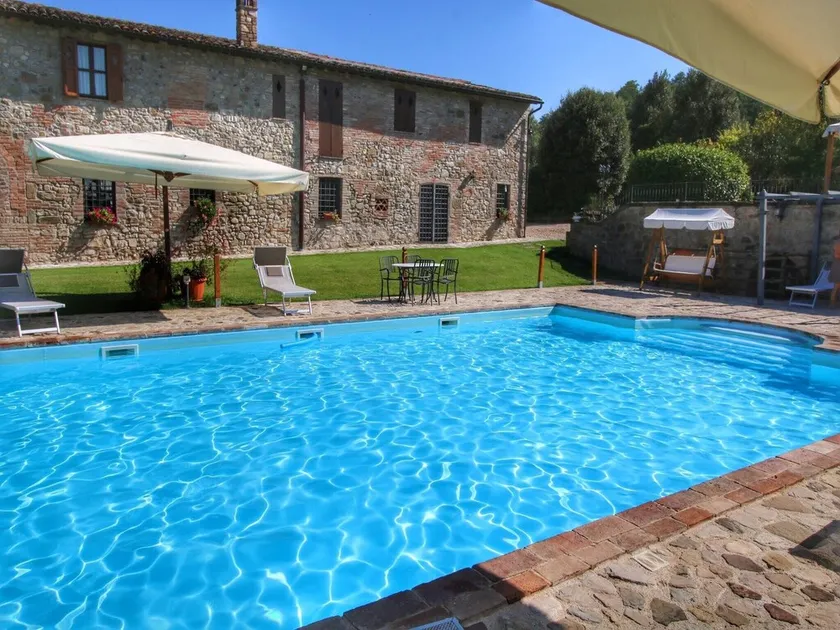 Lejlighed i Todi med pool og have - Image 1