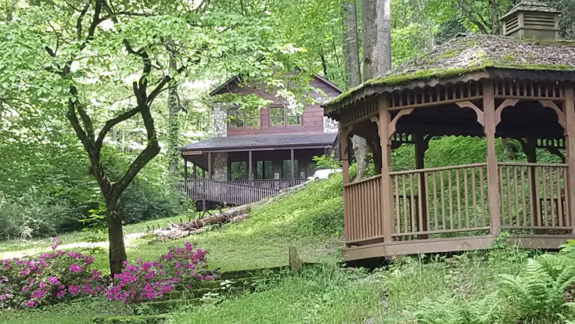 Running Branch Lodge (cabin) Nantahala,rafting,zipline,Wifi, dtv, firepit,stream - Image 1