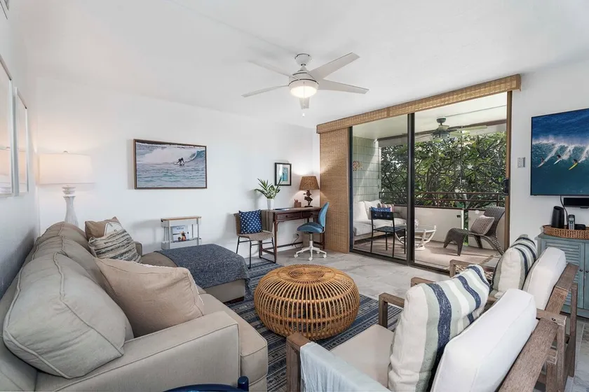 🏖️Across from Magic Sands Beach | 2BR Kona Condo w/ Pool – White Sands Village - Image 1