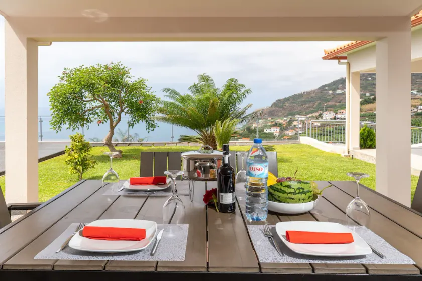 Sea View, Luxury, Comfort, Privacy, Free Wifi and Heated Pool - Image 1