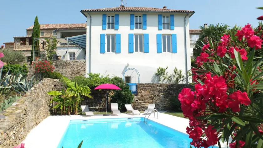 Grande et agréable maison, Avec grande piscine, 3 minutes des Vans. - Image 1