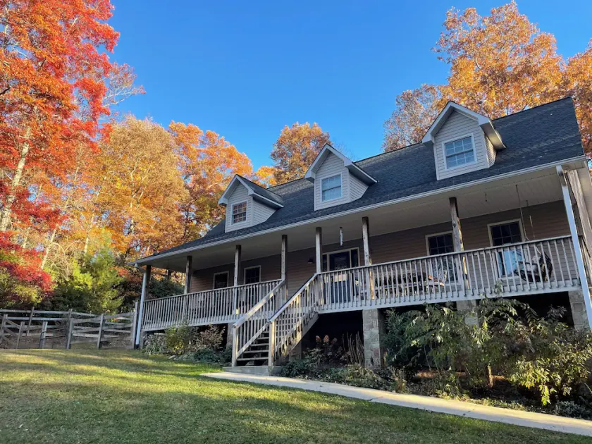 Gooseberry House - Full 3 bedroom, 2.5 bath house rental across the road from Campground. Inculdes access to communal areas of campground including Nantahala River and self-guided farm tour. - Image 1