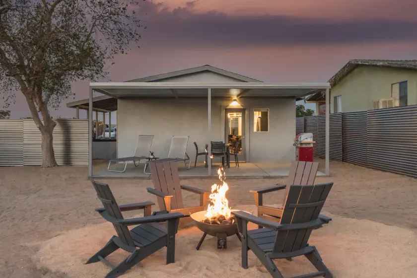 Skull Rock Cottage - Walk To Town & Hot Tub, Star Gazing 1 Bedroom Home - Image 1
