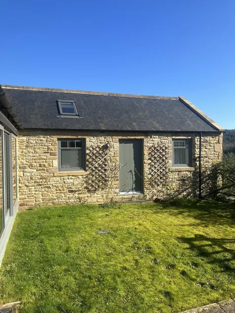 Gardener's Cottage with Stunning Views - Image 1