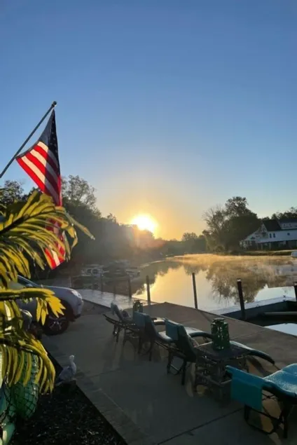 RIVERBEND RETREAT LOWER UNIT WATERFRONT W/HOT TUB OPEN YEAR ROUND - Image 1