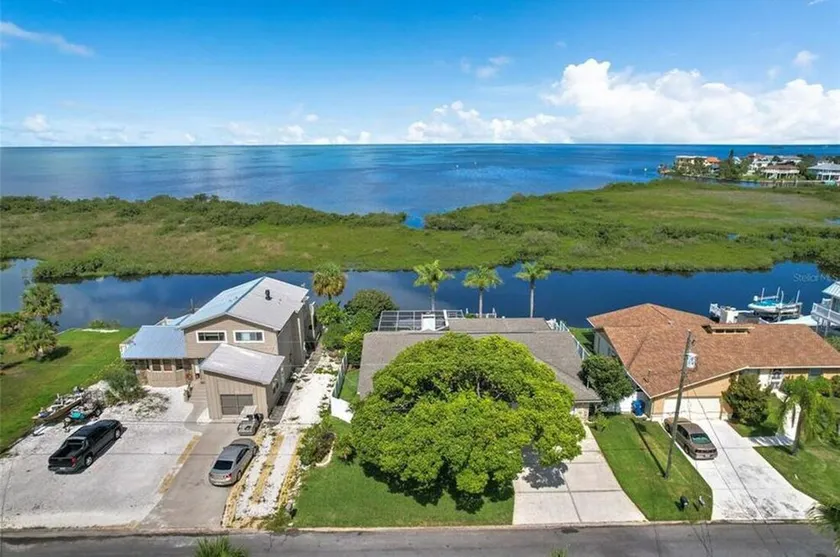 Oasis on the Gulf, screened pool, sunset, kayaks! - Image 1