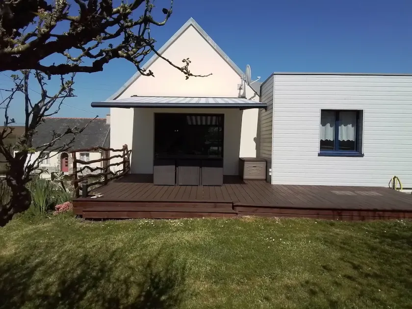 Petite Maison Coquette Entièrement Rénovée à 400m de la Plage - Image 1