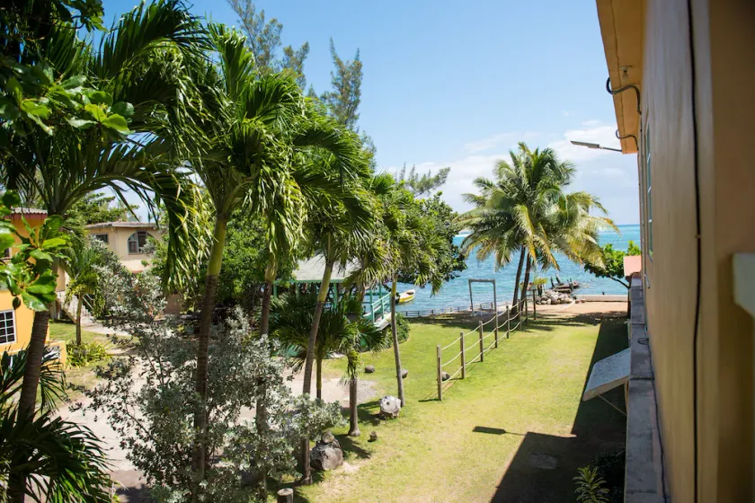 Hunny Bay Resort - Image 1