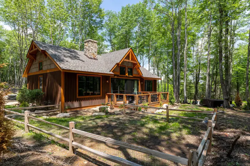 Stillness Springs at Eagles Nest - Pet Friendly, Two master suites, firepit, hot tub, creek, 1 acre! - Image 1
