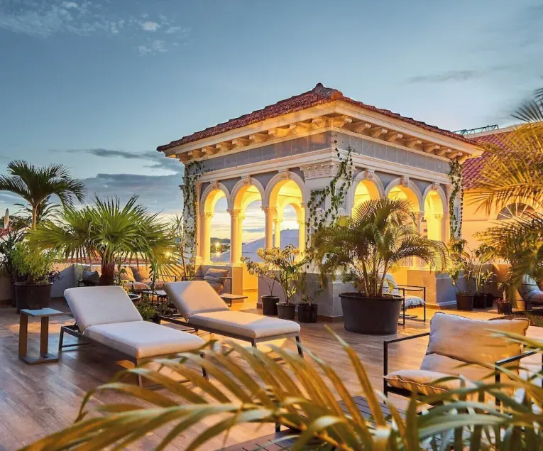 AMAZING location with pool and rooftop A2 - Image 1