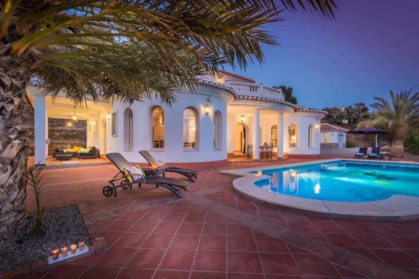 Lyxvilla med privat pool, sol, hav och natur. - Image 1