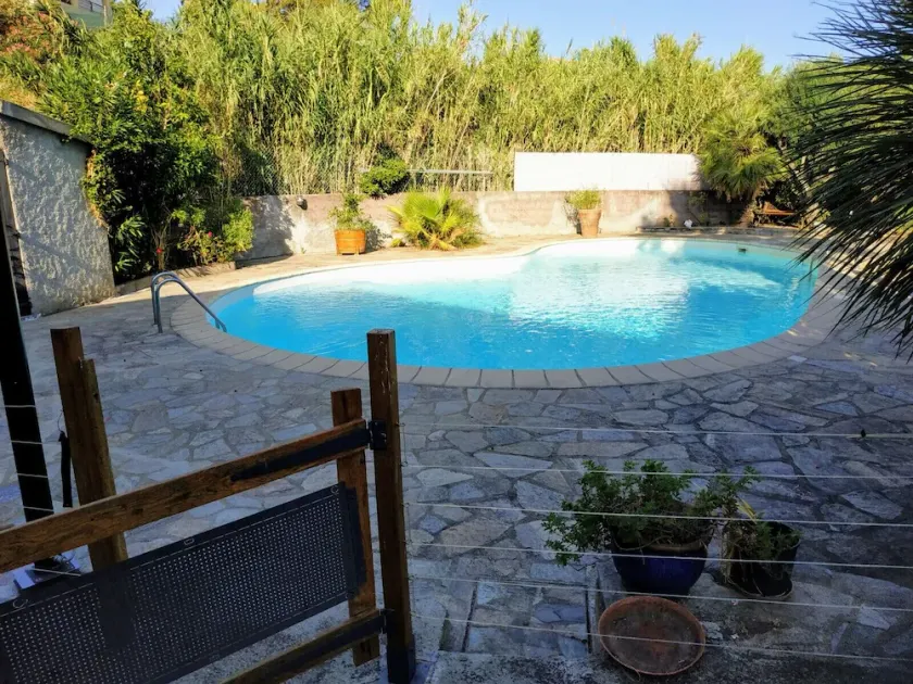 Rental with swimming pool, close to beaches, at the foot of the maquis. - Image 1