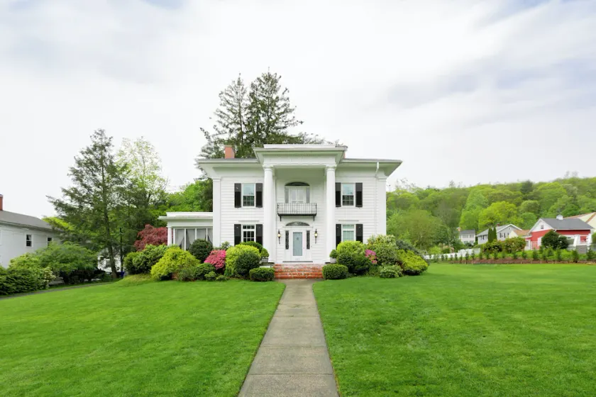 Retreat in Style: Luxury for Family & Friends - Image 1