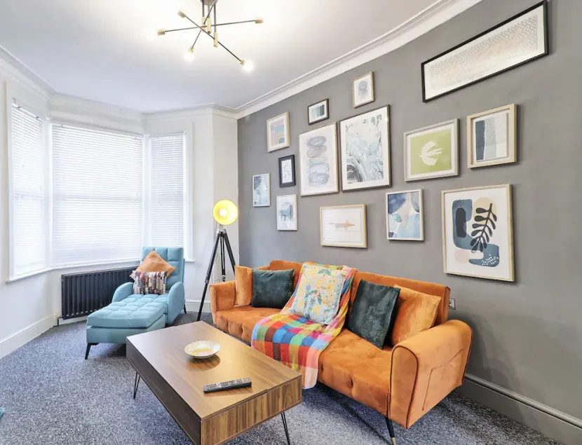 Captivating 2Bed House in Southend Pet Friendly! - Image 1