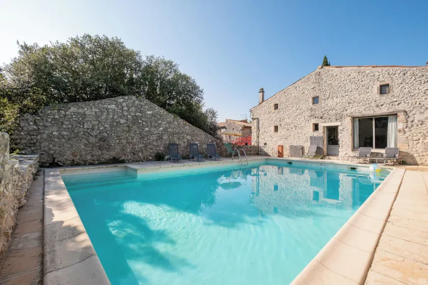 Maison en pierre en pierre avec piscine et tennis, au cœur d’un écrin de nature - Image 1